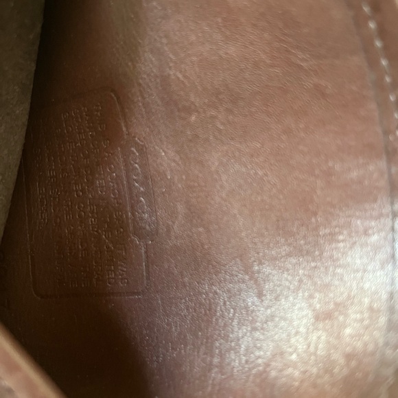 Elegant Brown Leather Crossbody Bag - Picture 2 of 8